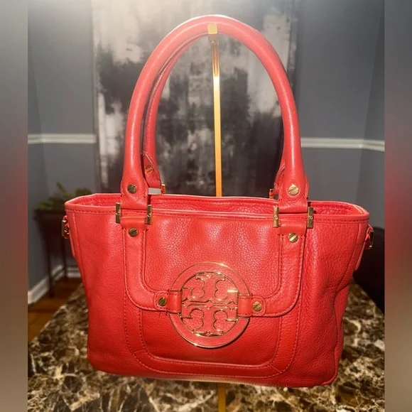 Tory Burch Amanda Classic Hobo – Red Pebbled Leather - Picture 2 of 16